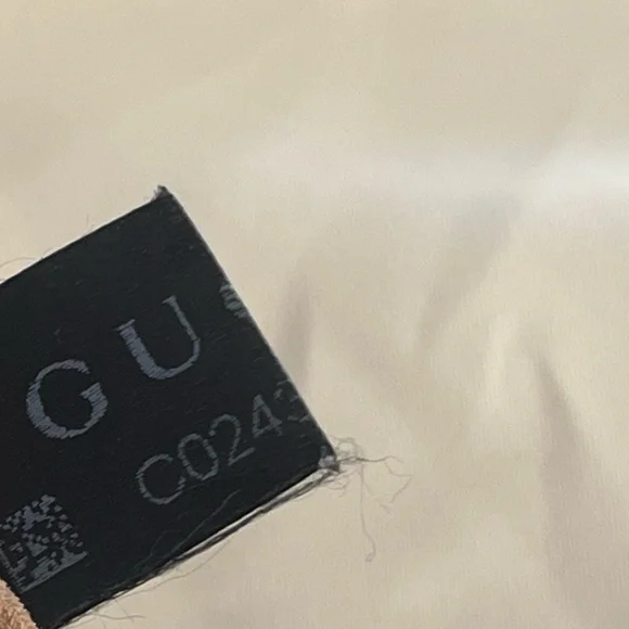 Gucci - GG Marmont Medium Matelassé
Shoulder / Crossbody Bag Chevron Leather - Picture 9 of 17